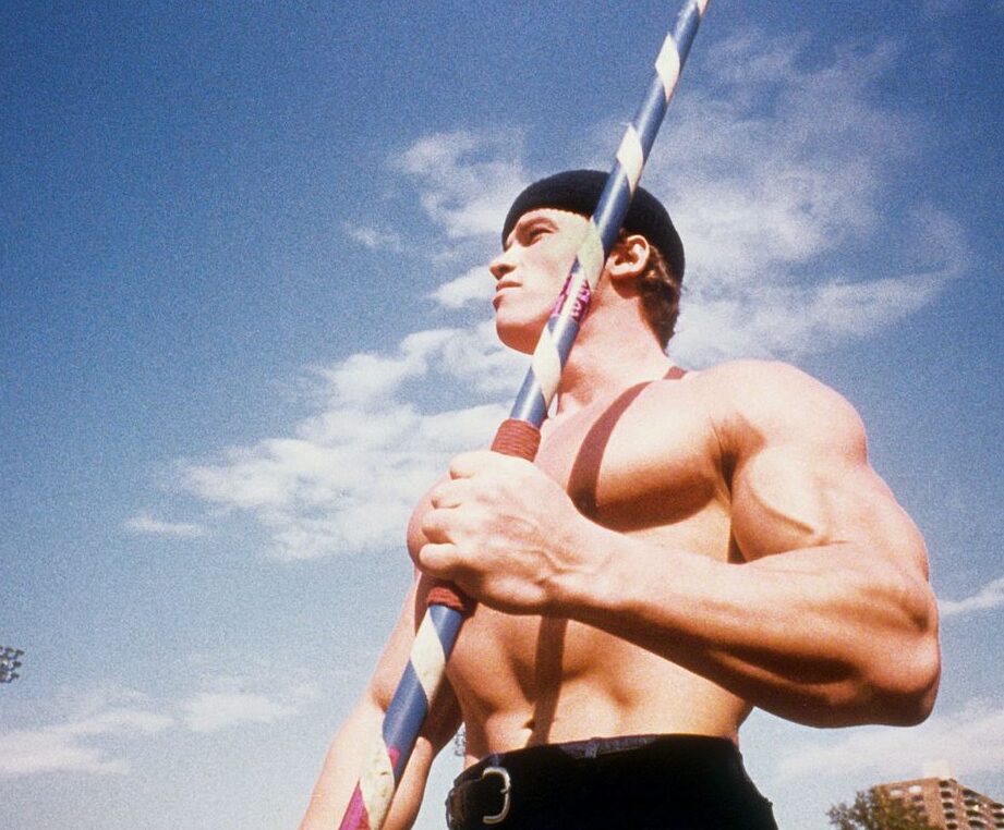 Arnold Schwarzenegger a los 22 años: El comienzo de una leyenda fitness.
