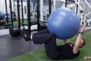 Beneficios del ejercicio stability ball dead bug para fortalecer el core