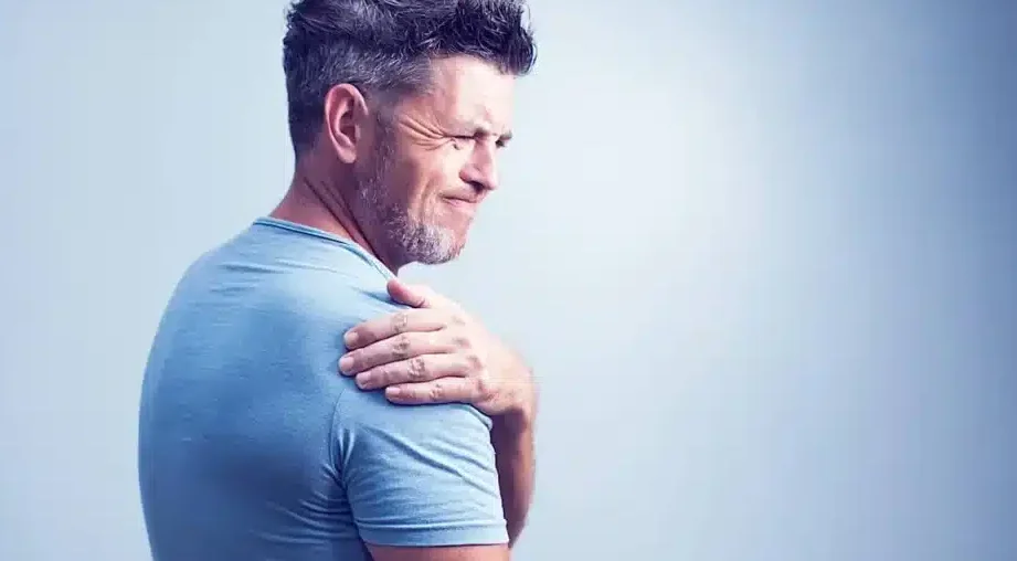 Dolor de hombros después de entrenar pecho