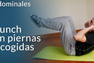 Ejercicio de abdominales: Crunch con piernas elevadas.