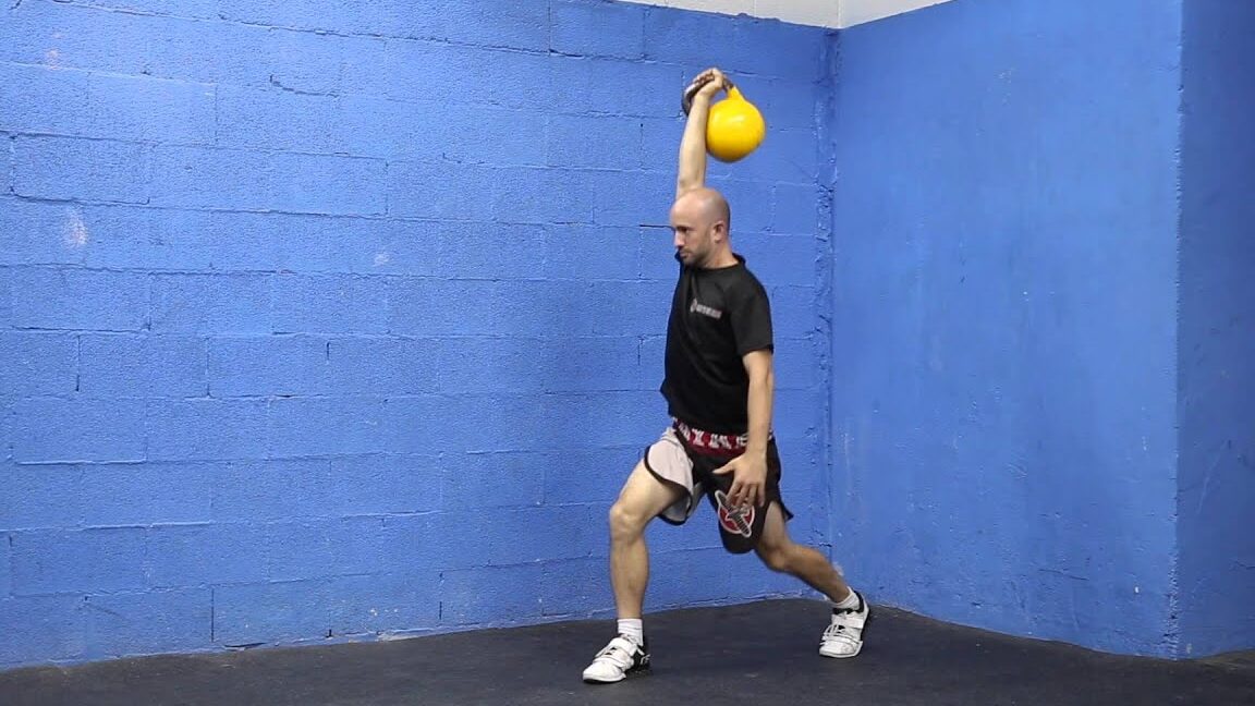 Elevación de una pierna con kettlebell: guía completa.