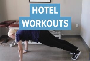 Entrenamiento de fitness en la habitación del hotel
