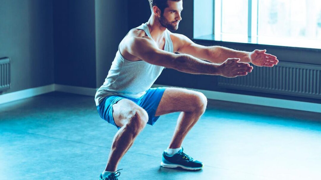 Entrenamiento de push up, pull up y squat para fortalecer todo el cuerpo