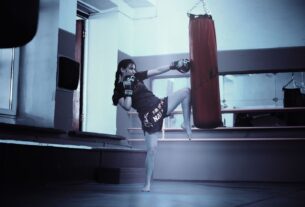 Levantamiento de pesas para kickboxing: Mejora tu rendimiento y potencia.