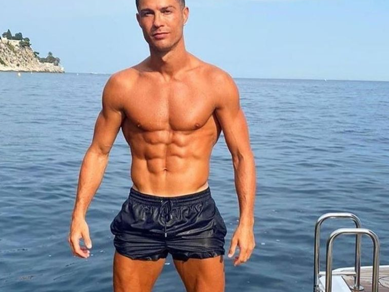 Los beneficios de entrenar sin camiseta con Cristiano Ronaldo.