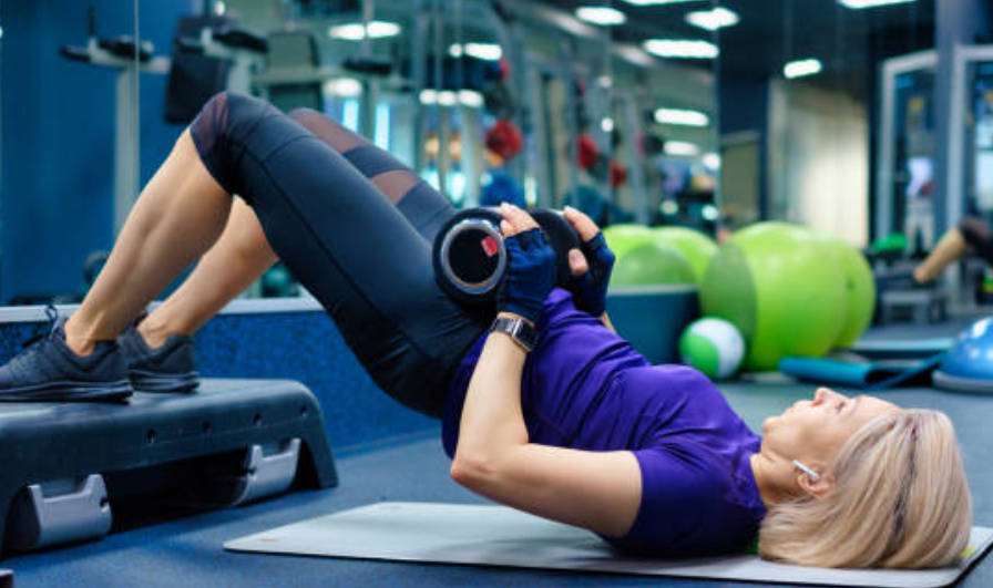 Los beneficios del hip thrust para mejorar tu entrenamiento de glúteos.