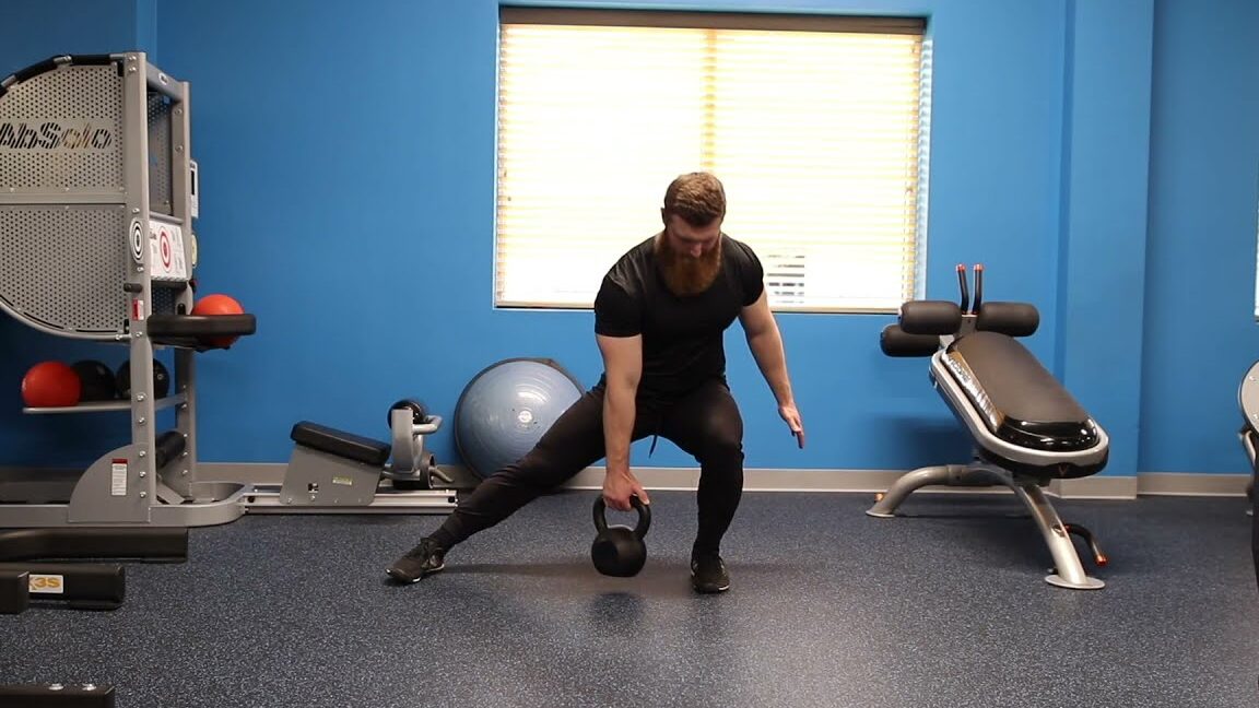 Mejora tu fuerza y equilibrio con el goblet squat seguido de lunge