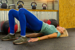 Plancha con abducción de pierna: ¡Ejercicio para fortalecer el core y glúteos!