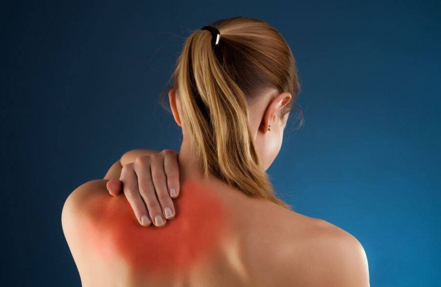 ¿Por qué suenan los hombros al levantar pesas sin dolor?