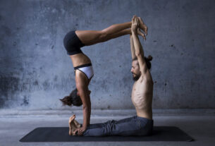 Posturas de yoga en pareja para principiantes: ¡2 ejercicios para empezar!