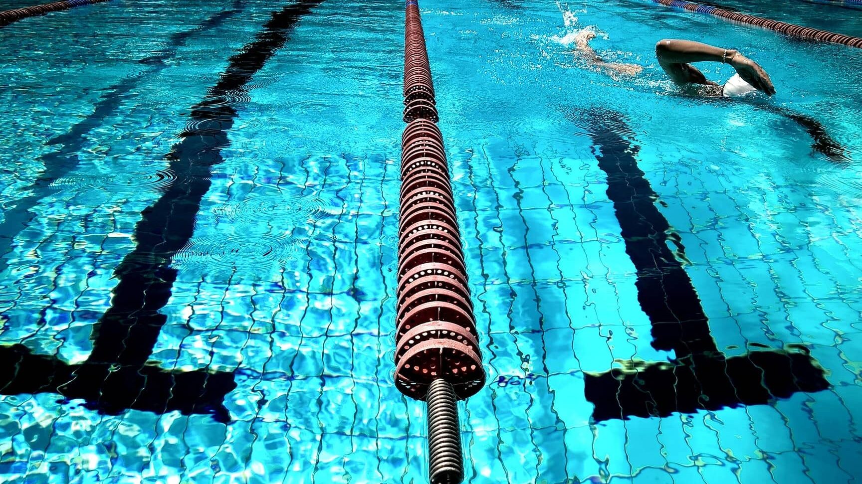 Volver a la natación: Consejos para retomar este deporte acuático